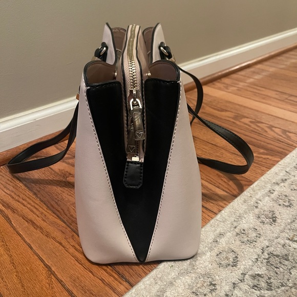 Guess Designer Purse - Picture 2 of 5